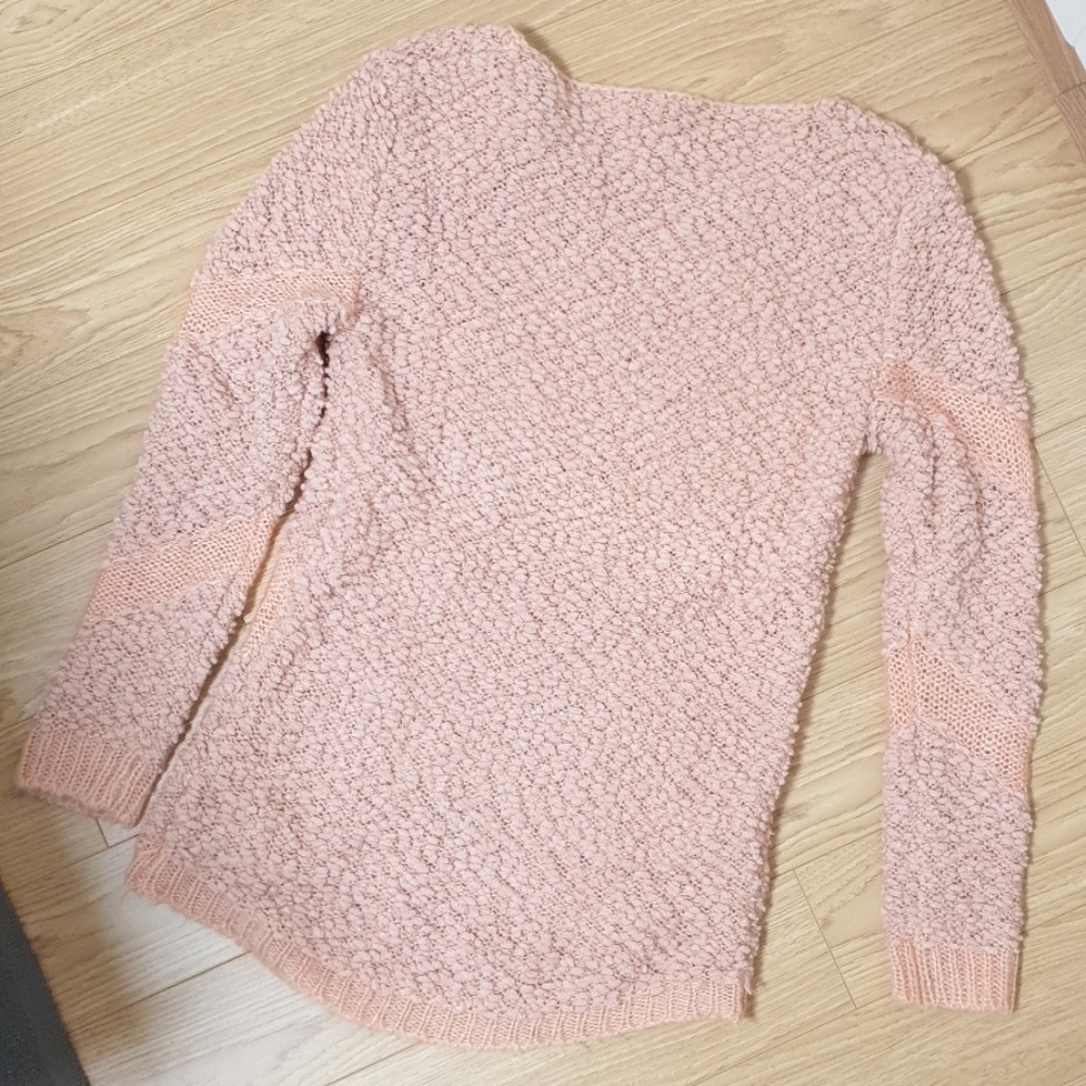 Pink fluffy sweater - Picture 3 of 3